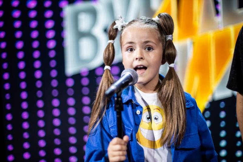 9-летняя стeндапер резко прожарила Наталью Медведеву и Александра Пушного на шоу «Вундеркинды»