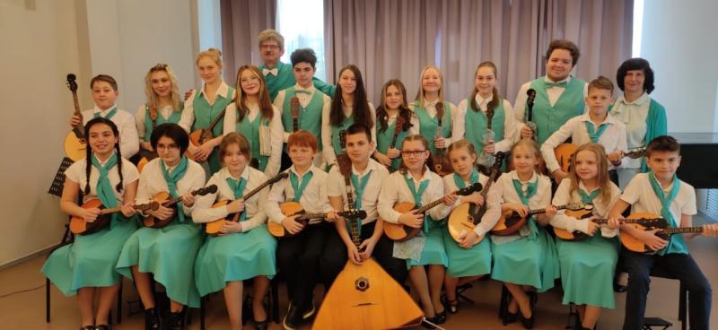Центр эстетического воспитания детей «Моцарт» научит играть на струнных народных инструментах 