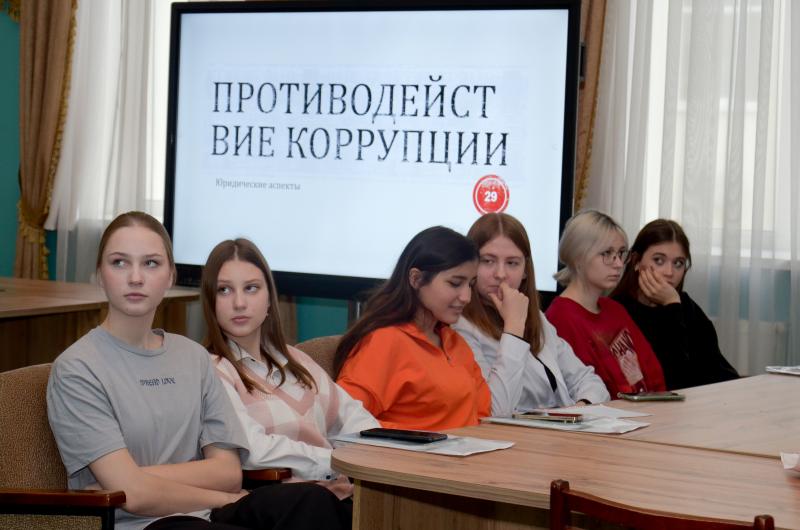 Студенты УГК им. И.И.Ползунова учились жить без коррупции в теории и на практике