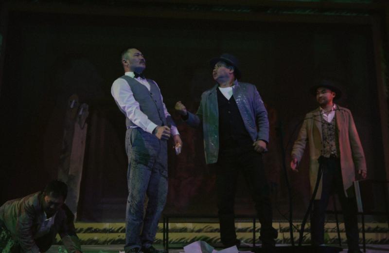 В Улан-Удэ артисты театра «вогнали в краску» своих зрителей