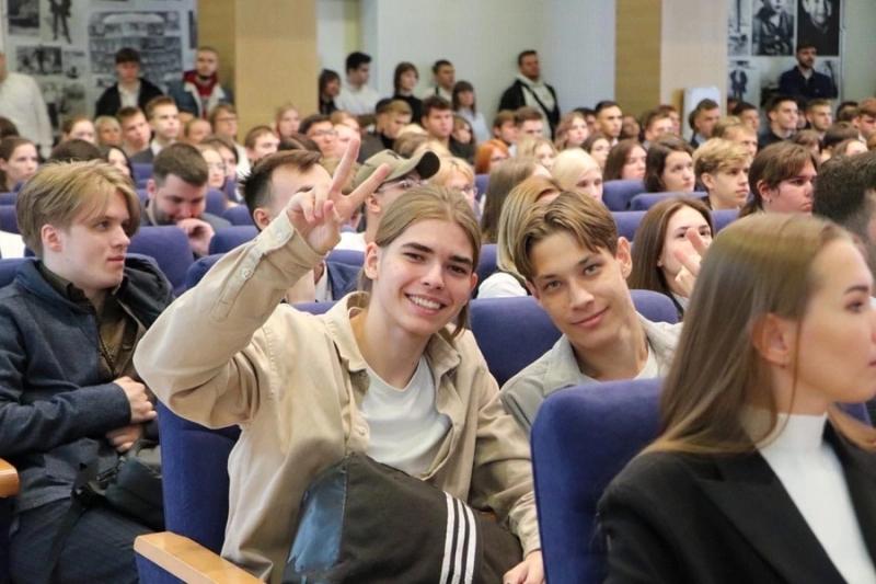 Отличные новости для всех учеников 11 классов и колледжей из Югры!
ЛДПР продлевает прием заявок на конкурс имени В. Жириновского до 25 апреля.
