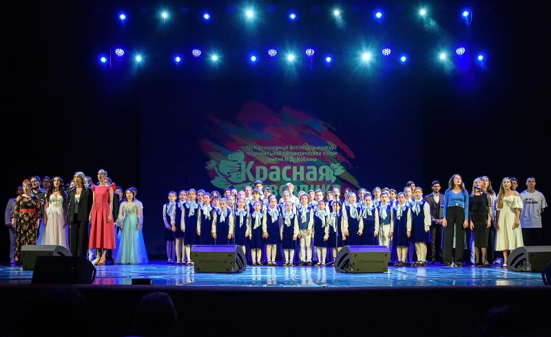 В Сочи с большим успехом прошел Международный фестиваль национальной патриотической песни «Красная гвоздика» им. И. Д. Кобзона