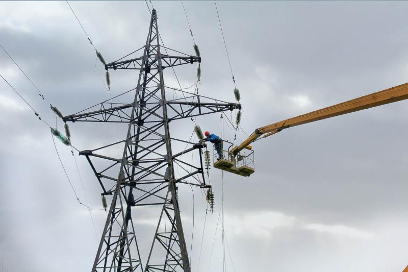 Бригады АО «РЭС» продолжают восстанавливать электроснабжение после сильной грозы в Новосибирской области