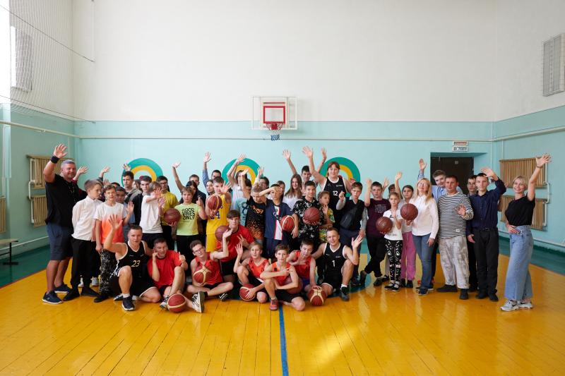 В Самаре волонтеры Поволжского банка ПАО Сбербанк приняли участие в турнире по баскетболу с детьми с особенностями развития