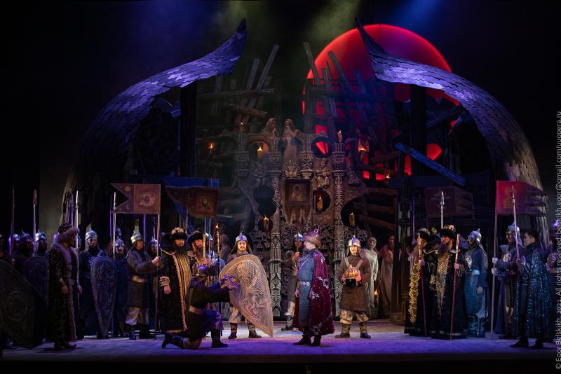Фестиваль оперы имени Лхасарана Линховоина откроется спектаклем «Князь Игорь»