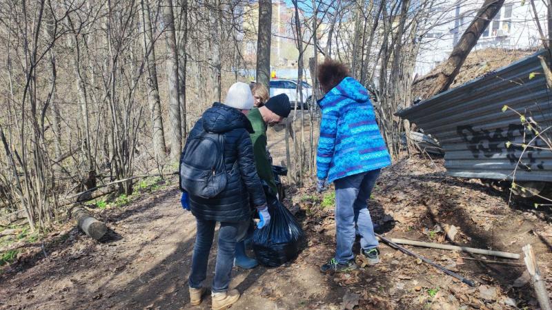 Волонтеры открыли сезон субботников в Нижнем Новгороде