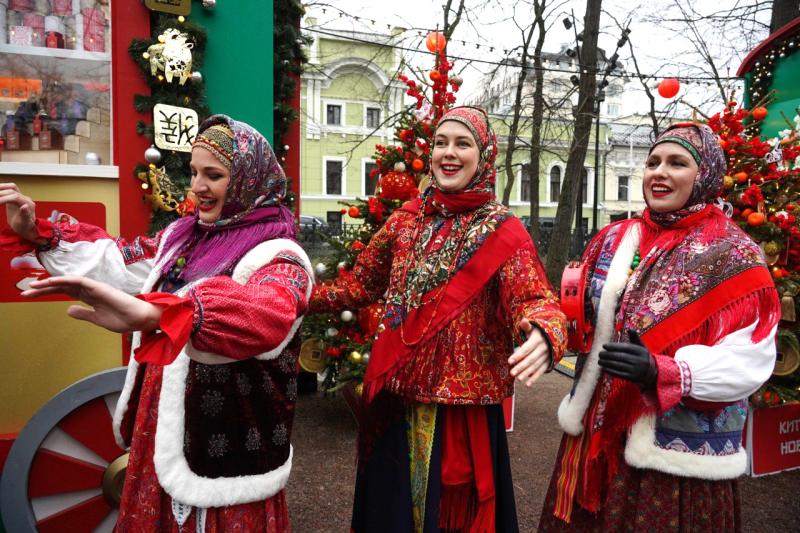 Народные гуляния на Тверском бульваре: театр Надежды Бабкиной, московское чаепитие и филипповские калачи