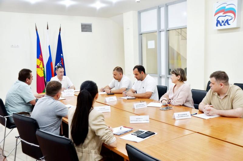 Депутат ЗСК Виктор Тепляков провёл совещание по ликвидации оползня на улице Краснодонская