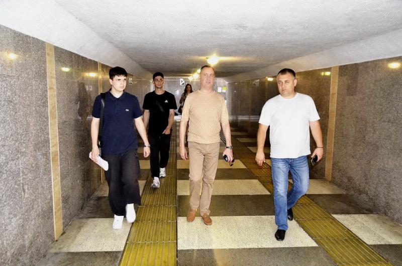 Депутат ЗСК Виктор Тепляков провёл обход подземных переходов в Центральном районе Сочи