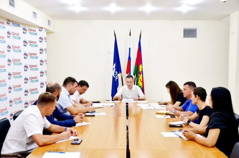 Депутат ЗСК Виктор Тепляков принял участие в заседании Совета Сторонников партии «Единая Россия» в Сочи