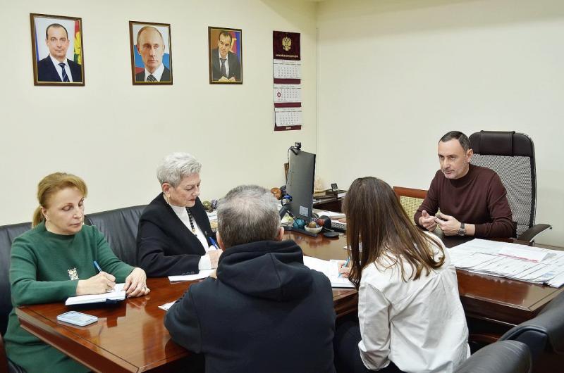 Депутат ЗСК Виктор Тепляков принял участие в заседании общественной приёмной «Единой России»